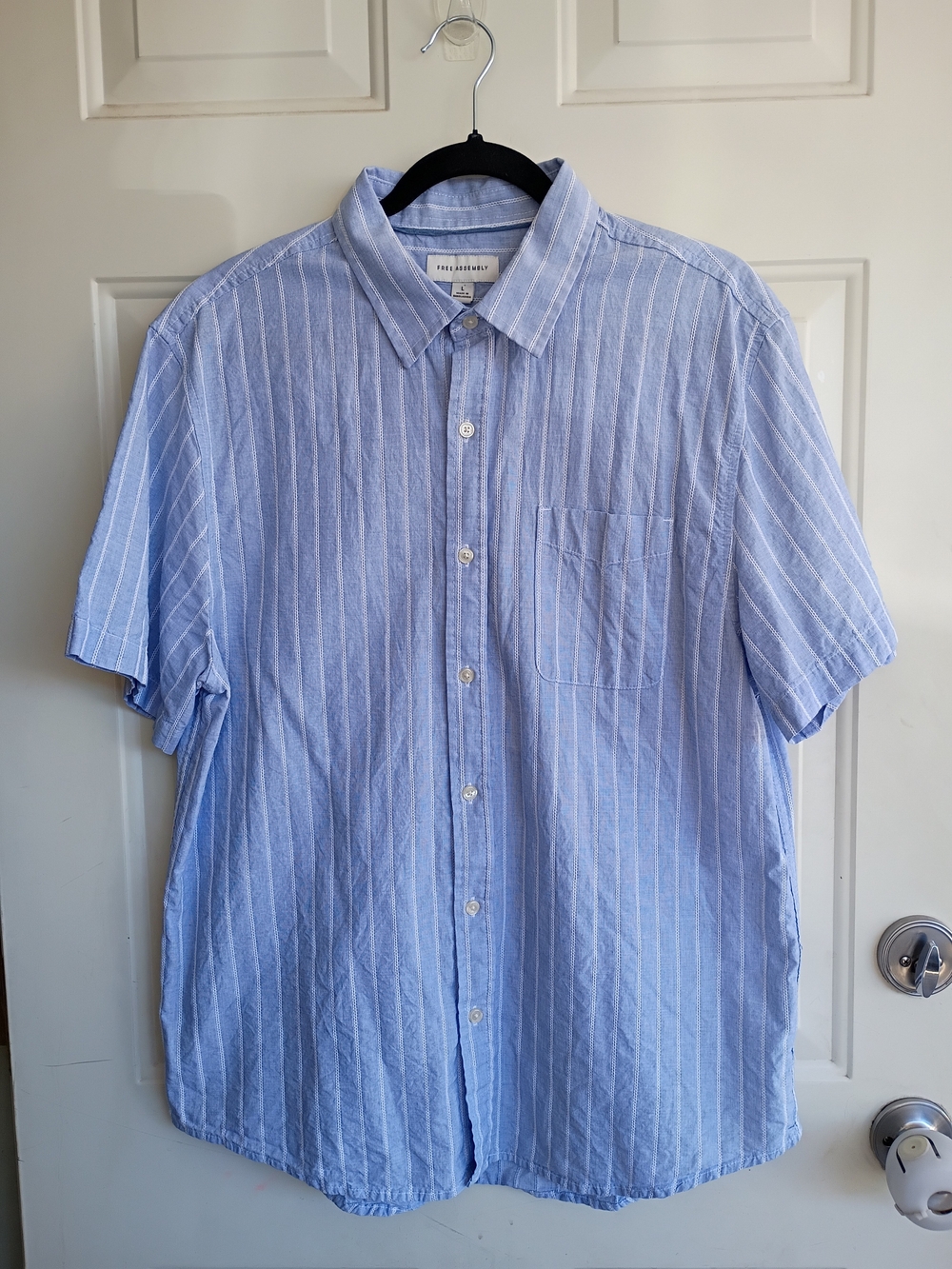 Free Assembly Men's Light Blue Striped Short-Sleeve Button Up  Shirt Size Large